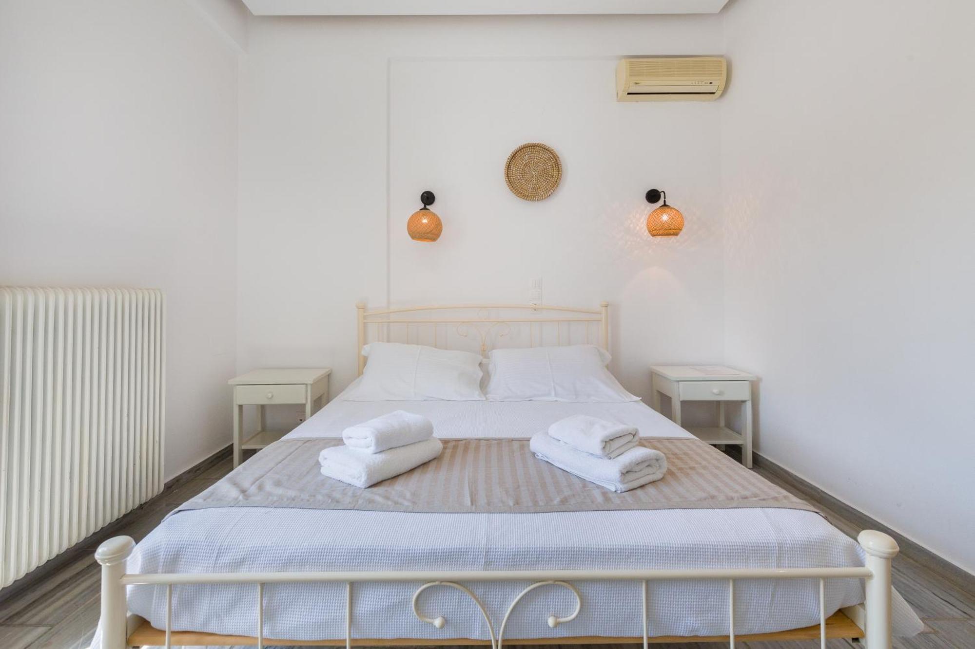 Christiana Aparthotel Ambelas